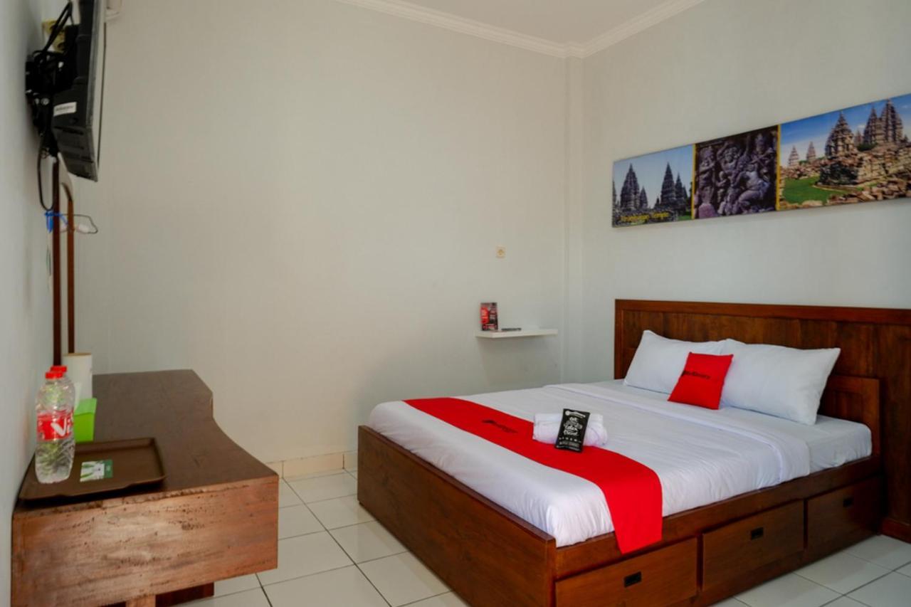 Hotel RedDoorz near Padang Golf Adisucipto Potrojayan Zewnętrze zdjęcie